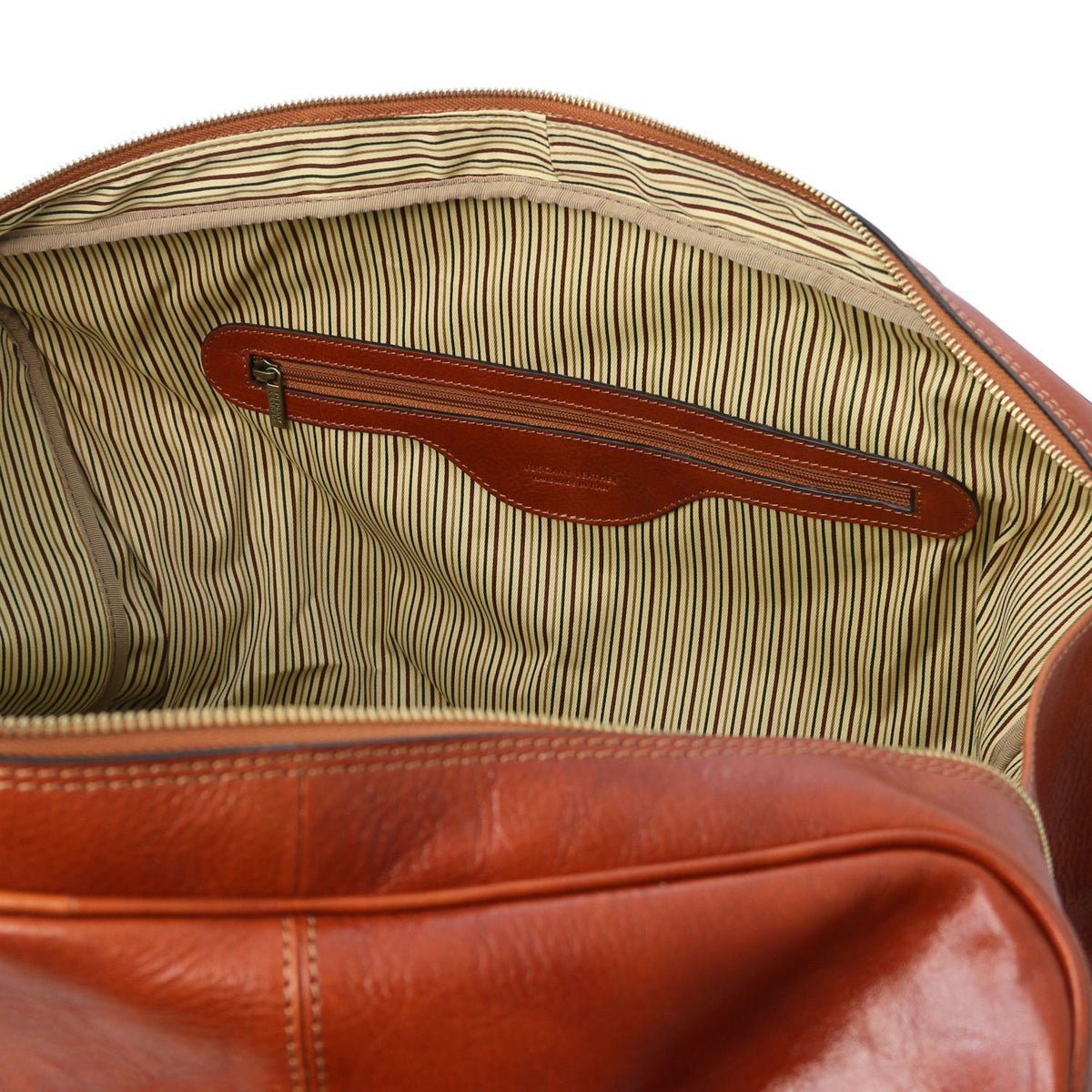 TL Voyager - leather travel bag with a front pocket