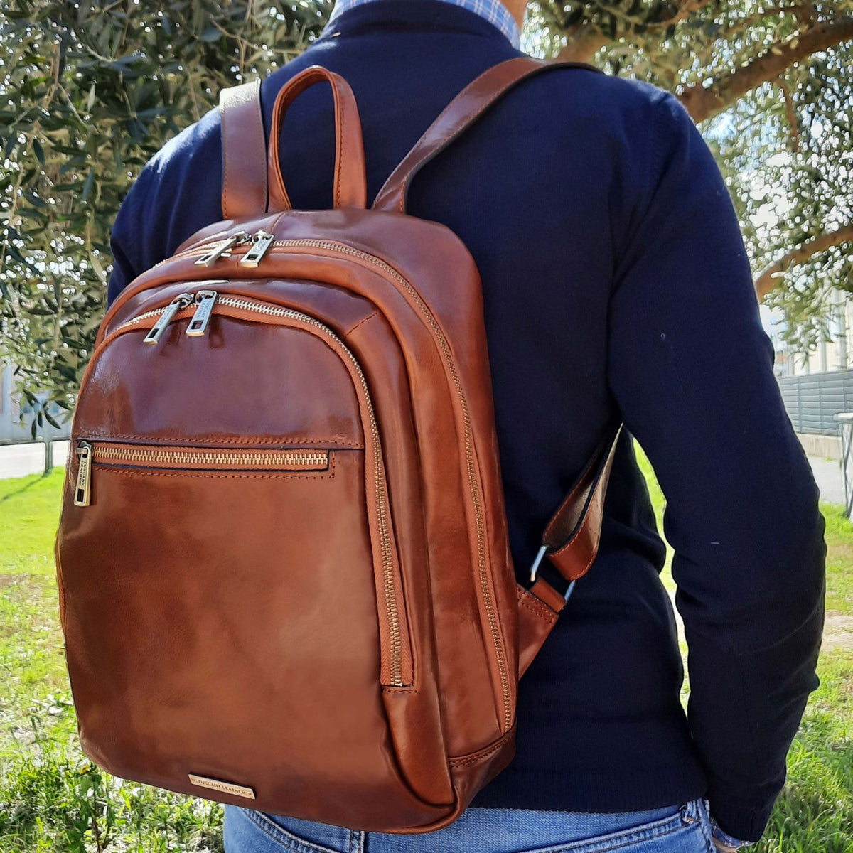 Perth - two-compartment leather backpack