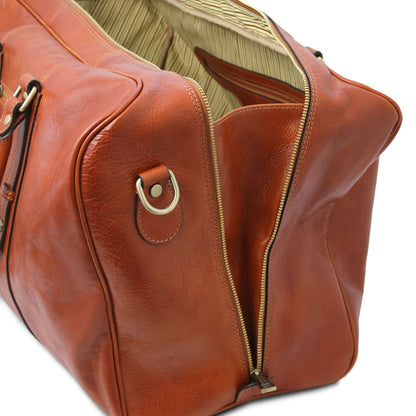TL Voyager - leather travel bag with a front pocket