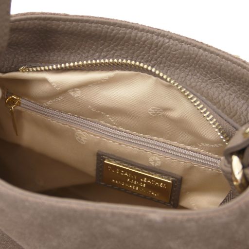 Nomade - zamszowa torebka na ramię z frędzlami