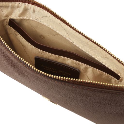 Diva - skórzana torebka-kopertówka z łańcuszkiem